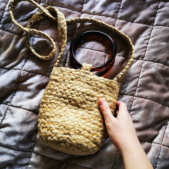 Aritzia handbags shop